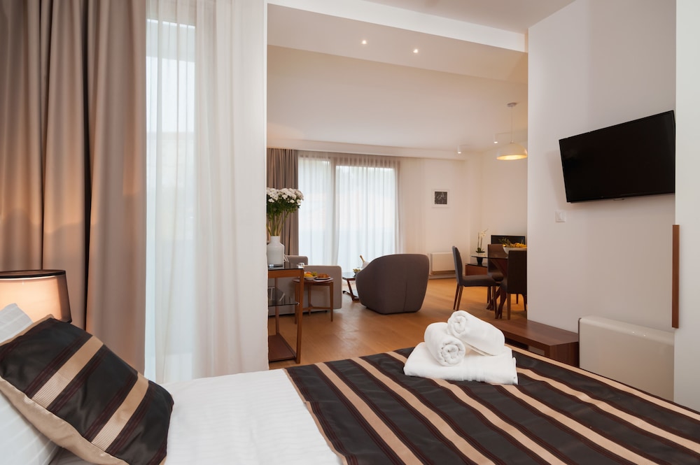 1 BEDROOM, JUNIOR SUITE