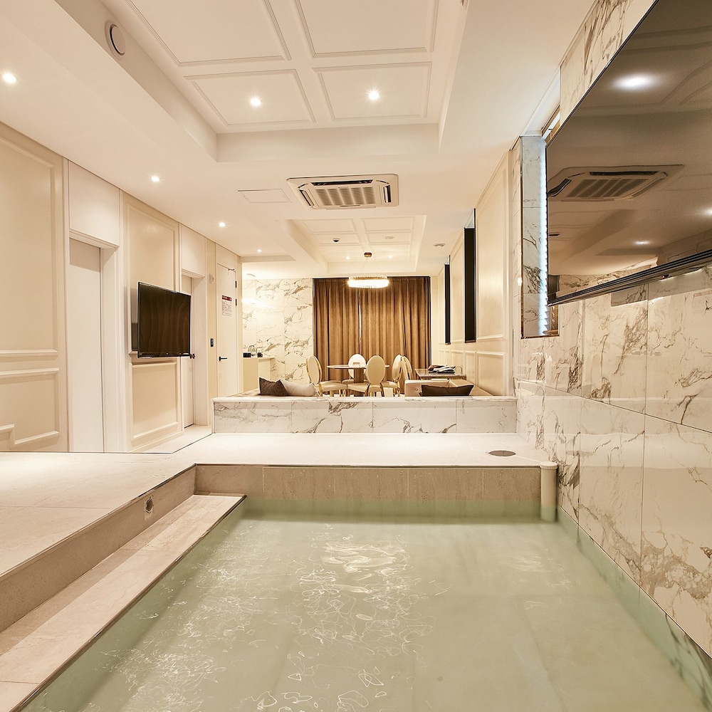 Hotel Wanted 45/70