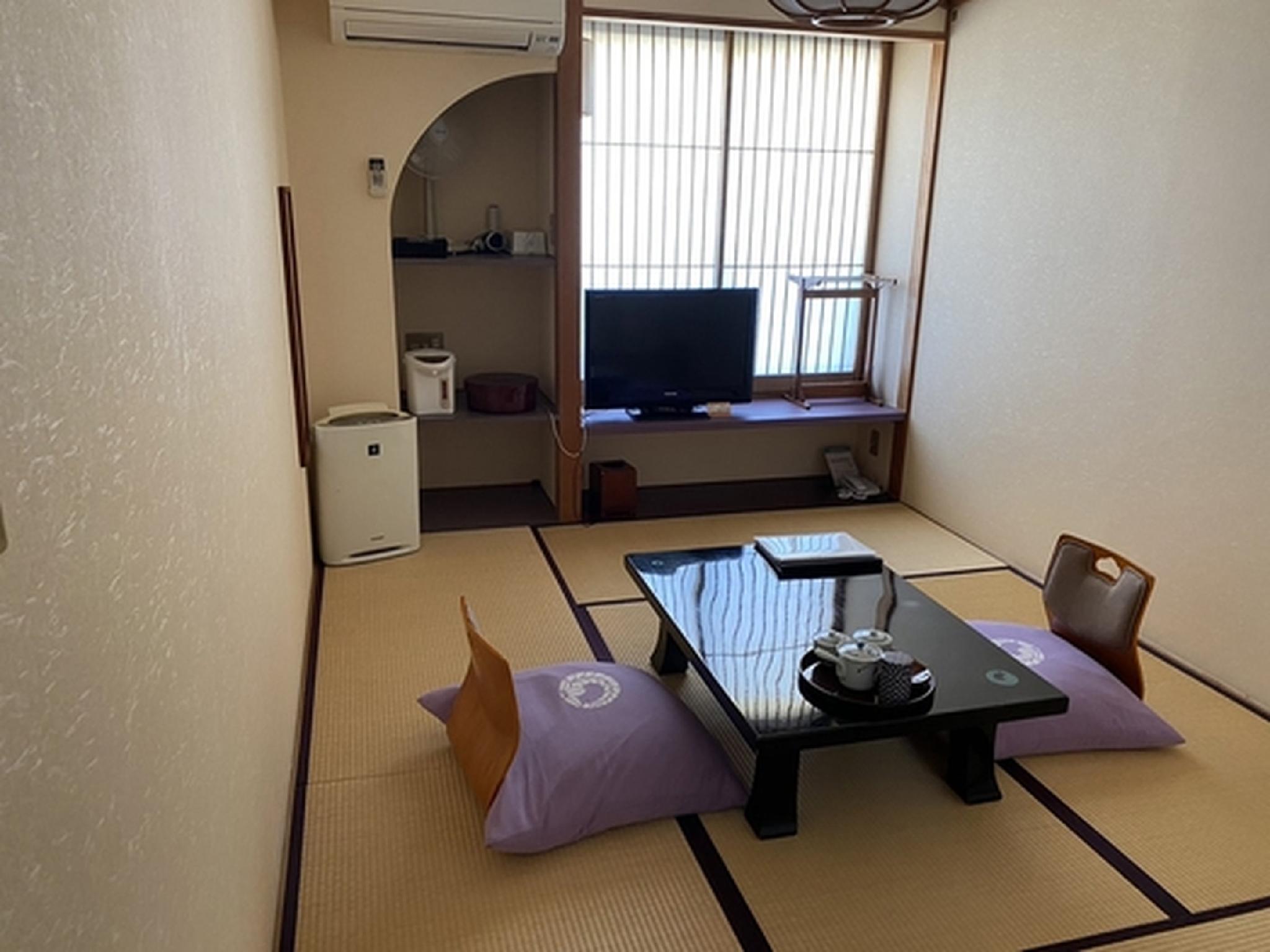Japanese, 2 Futon Beds, City Side, Tatami, Smoking
