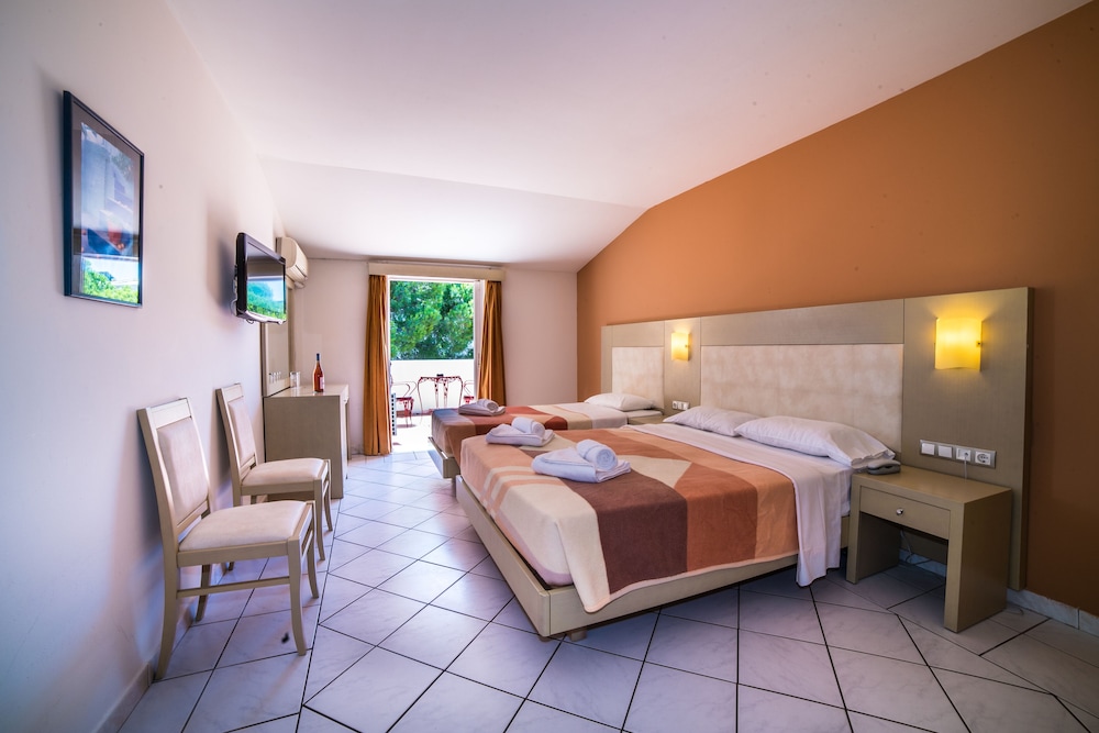Porto Koukla Beach Hotel 28/89