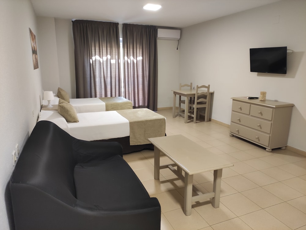 APARTAMENTOS TURISTICOS PUERTA DEL SUR 15/27