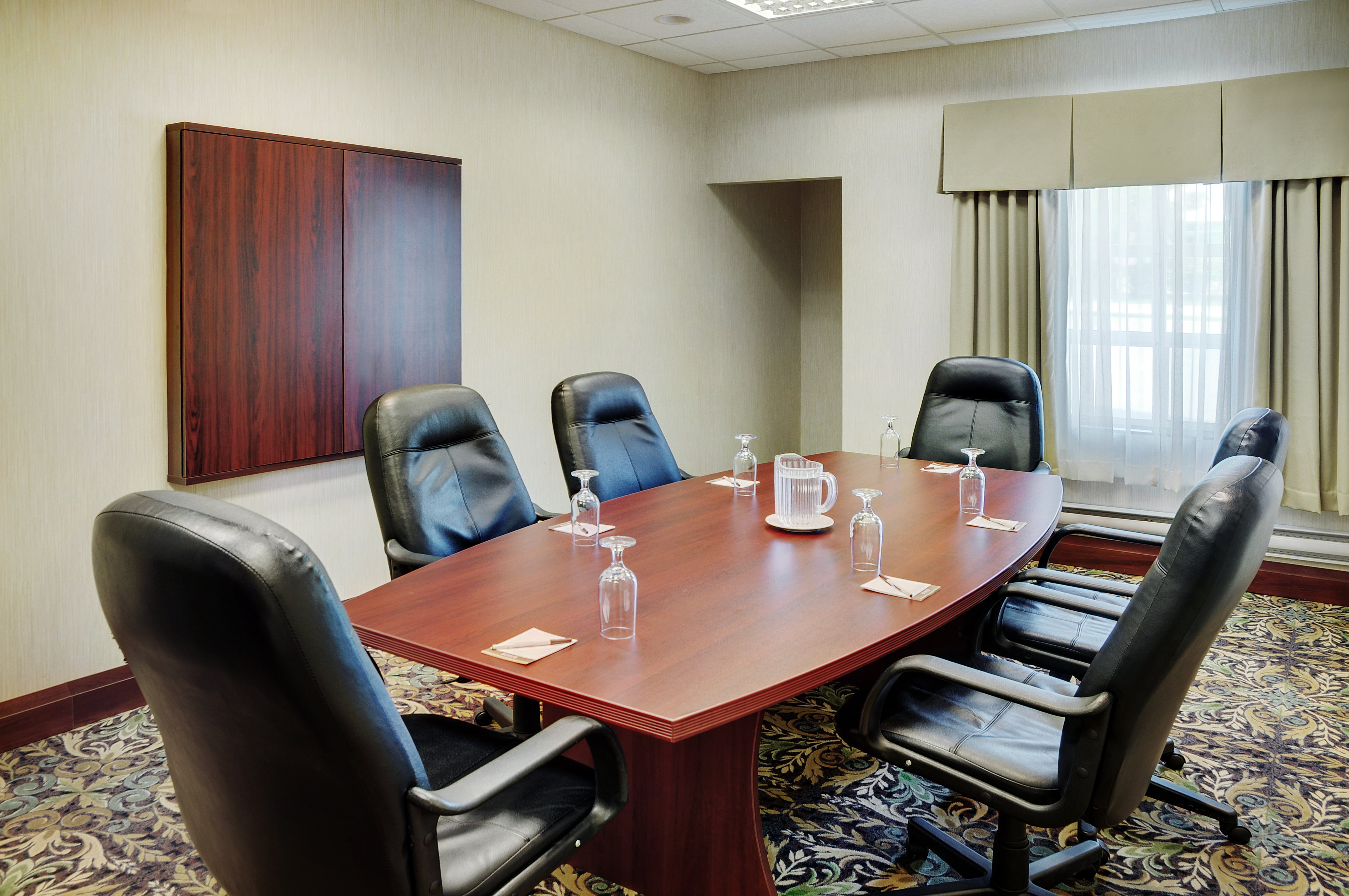 Staybridge Suites Oakville Burlington 66/78