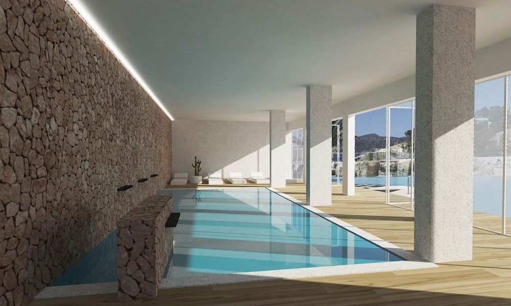 Fergus Style Cala Blanca Suites 8/37