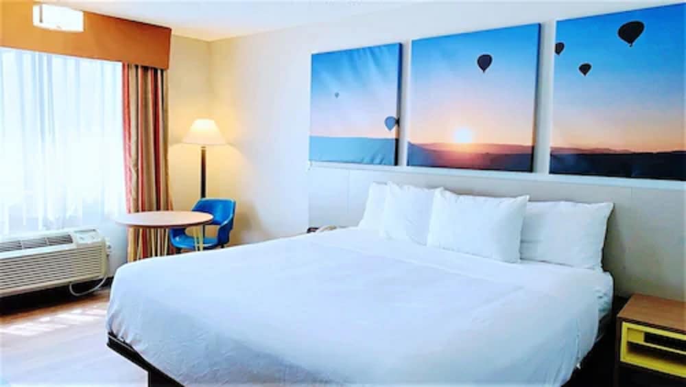 Days Inn by Wyndham Bernalillo 13/43