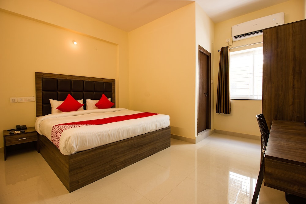 OYO 28637 Gokul Grand 8/27
