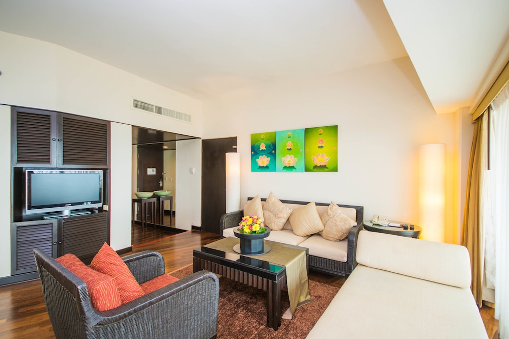 Pullman Phuket Karon Beach Resort 55/80