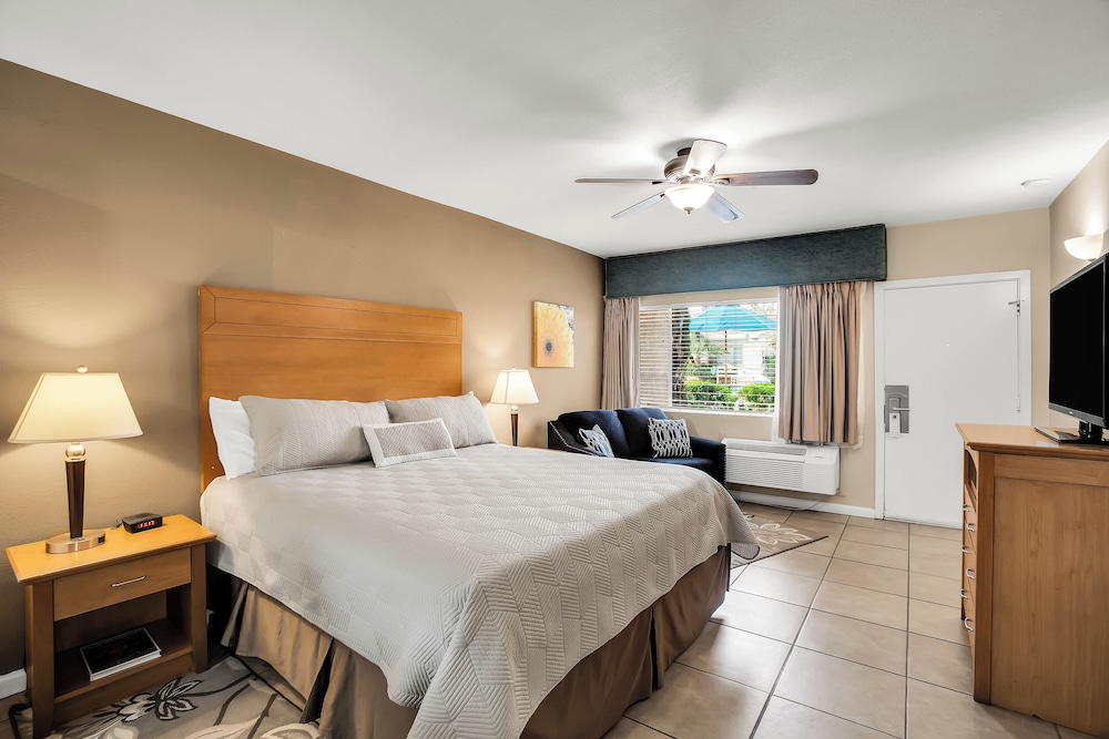 Inn at Deep Canyon 29/71