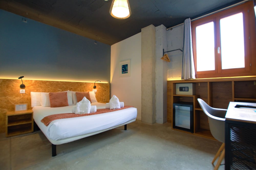 BRICK HOTEL 15/38