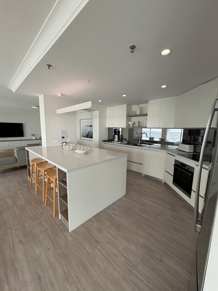 Burleigh Surf Apartments 13/77