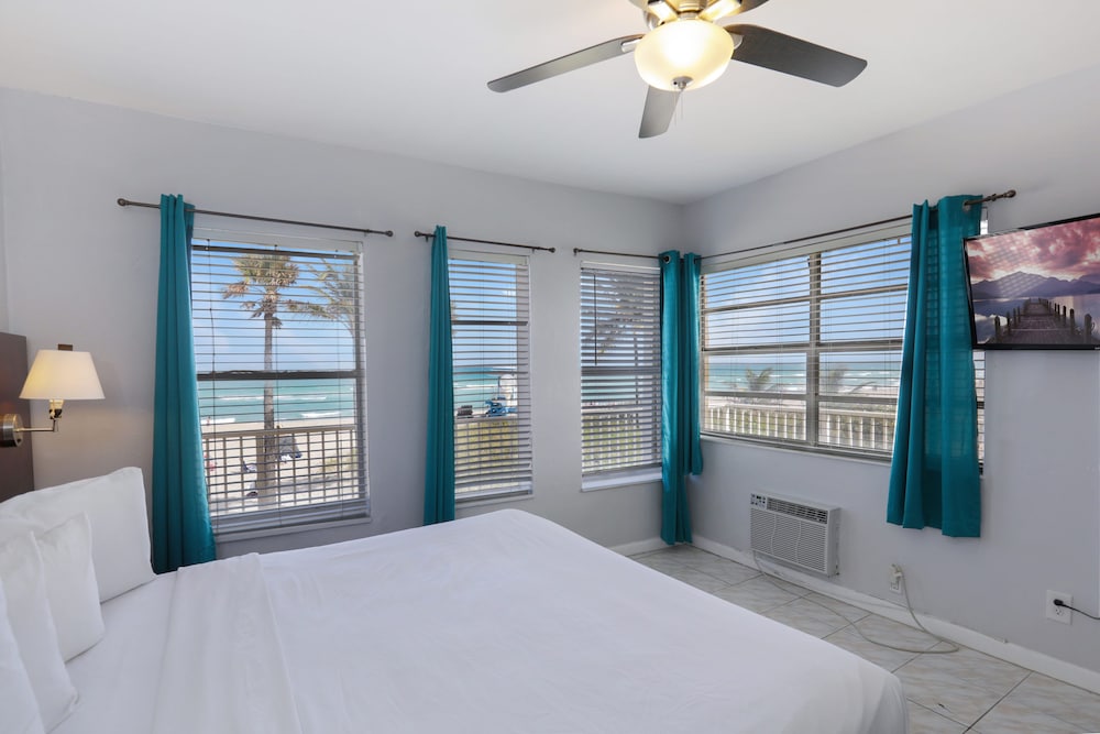 Hollywood Beach Hotels 70/92