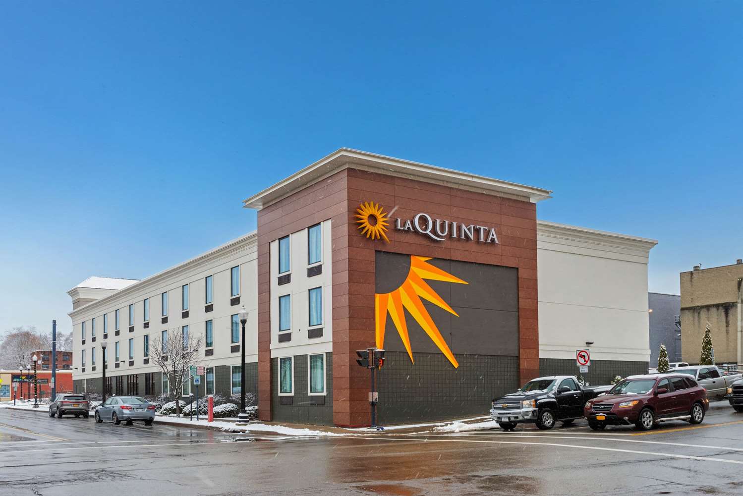 La Quinta Inn and Suites by Wyndham Jamestown 5/46