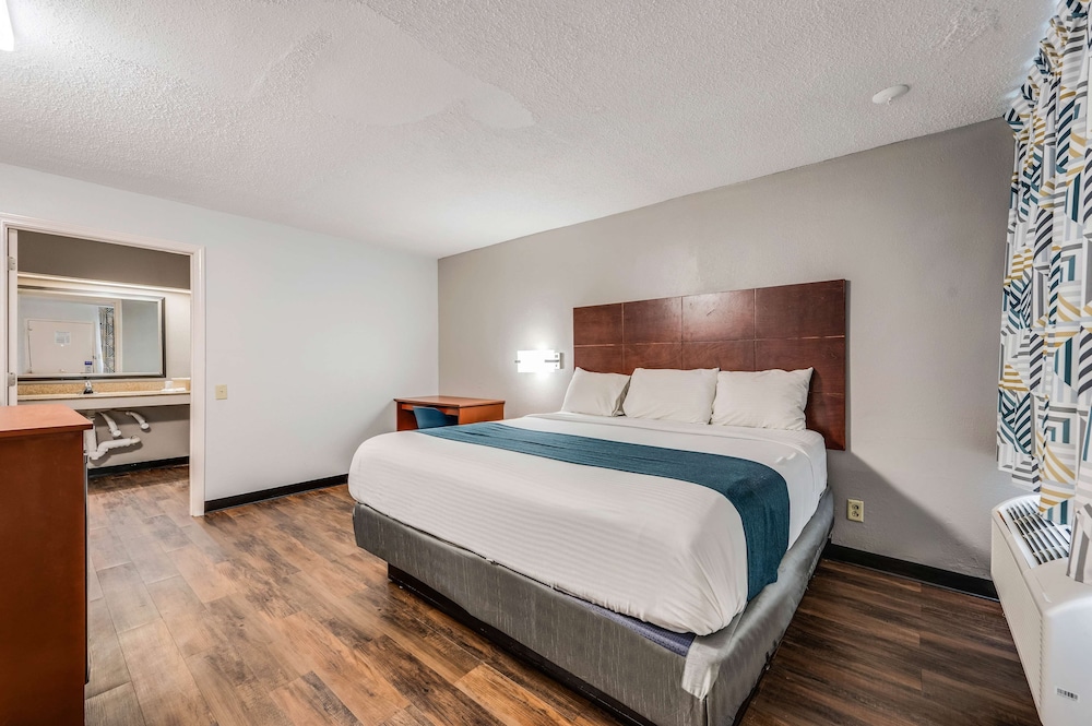 Motel6 Tupelo, MS - Downtown 8/37