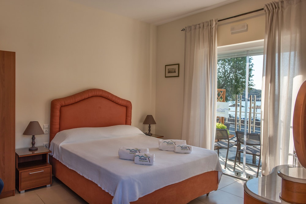 غرفة قياسية بسريرين منفصلين بإطلالة على البحر، Almiriki Chios Rooms & Apartments 2/4