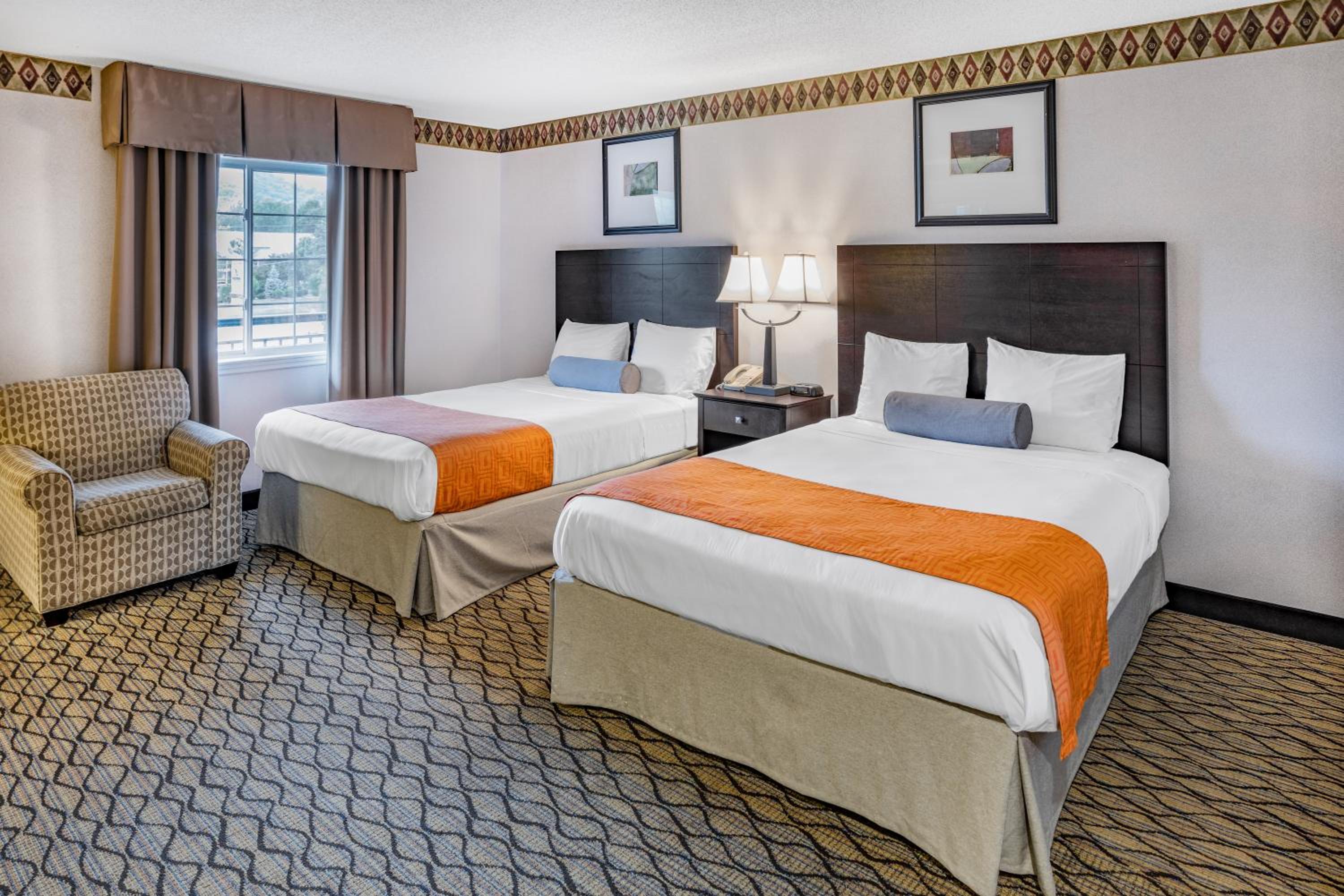 Room, 2 Queen Beds, Howard Johnson by Wyndham Lenox 4/7