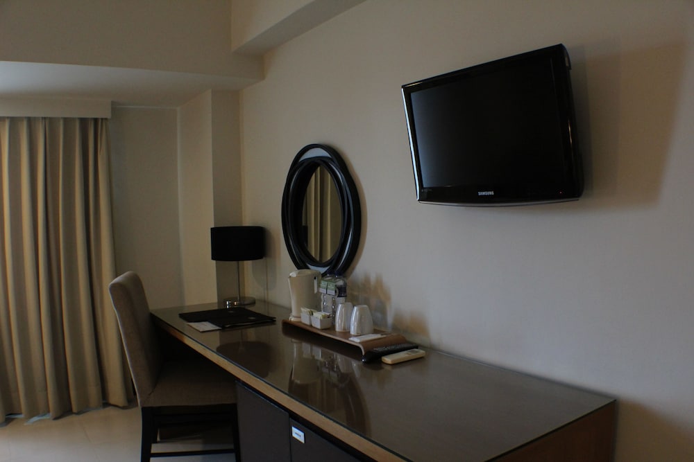Hotel Santika Pandegiling 35/55