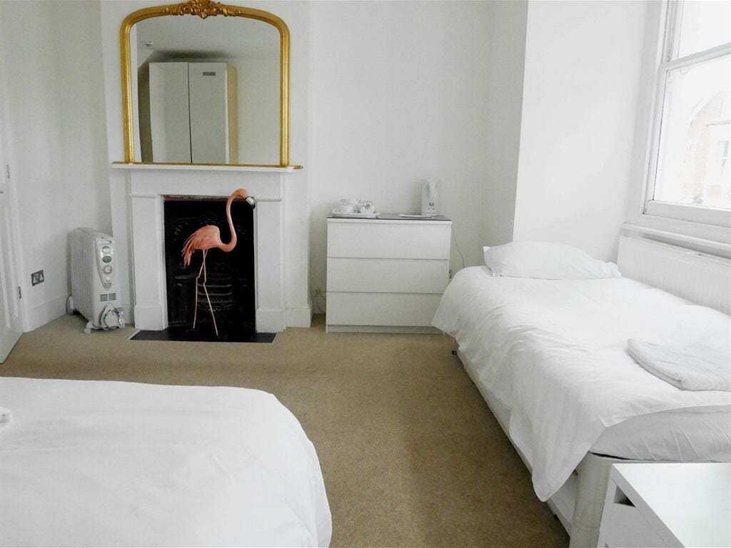 غرفة رباعية بسرير مزدوج وسريرين منفصلين، Kew Rooms 5/9