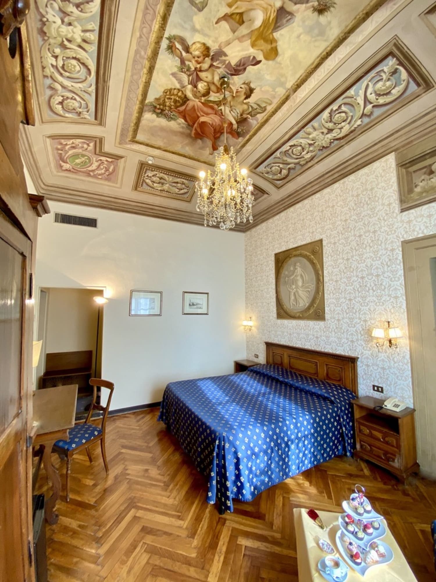 SUPERIOR, DOUBLE BED
