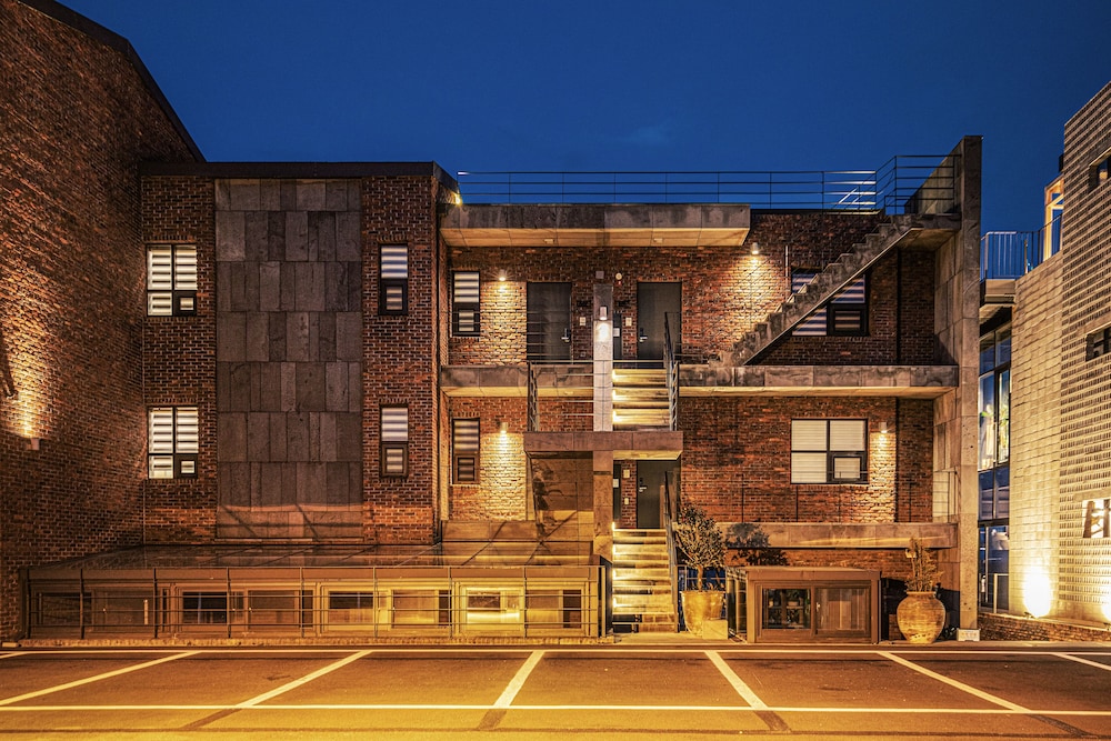 Zen Hideawayatjeju 5/58