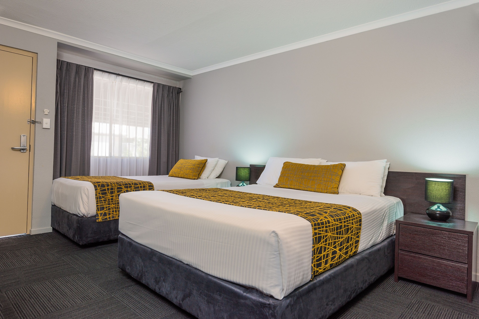EXECUTIVE, TWIN BEDS, QUEEN BED