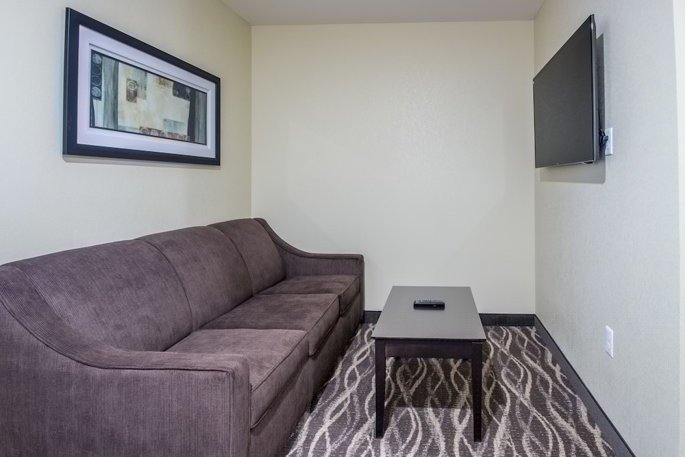 Cobblestone Inn & Suites - St. Mary S 33/57