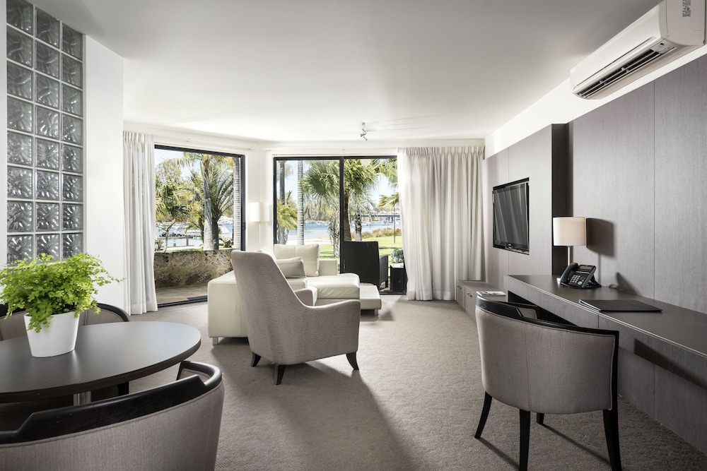 Pier 21 Apartment Hotel 45/60