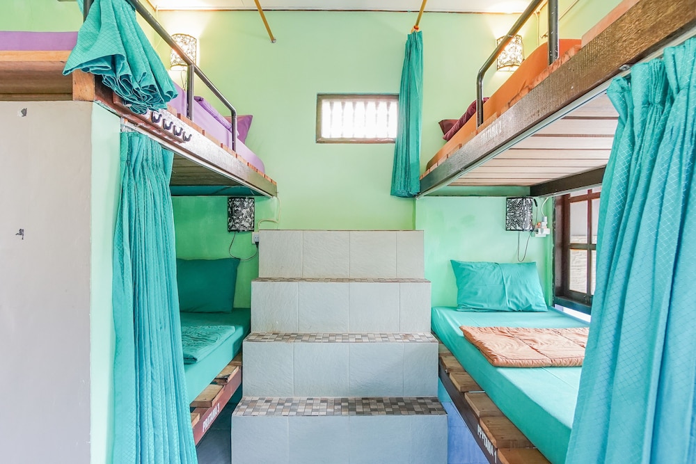 Padi-Padi Backpackers Home 50/50