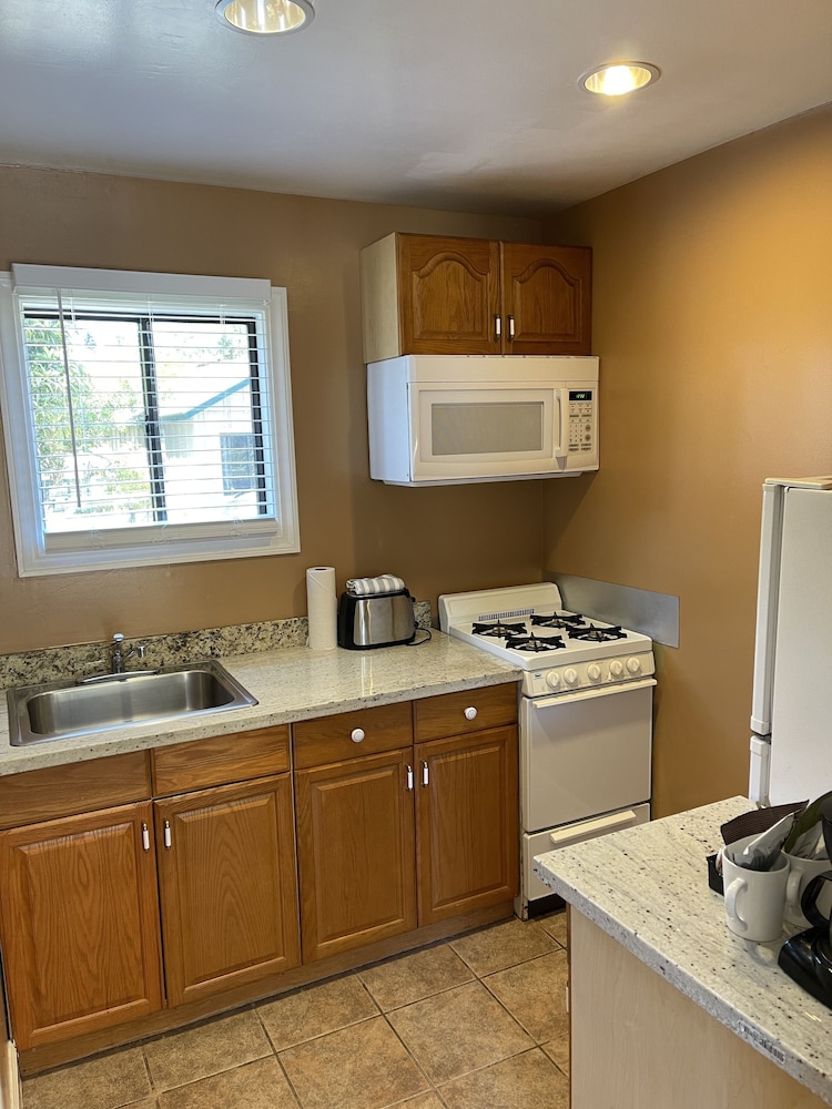 Sea Breeze Inn And Cottages 74/75