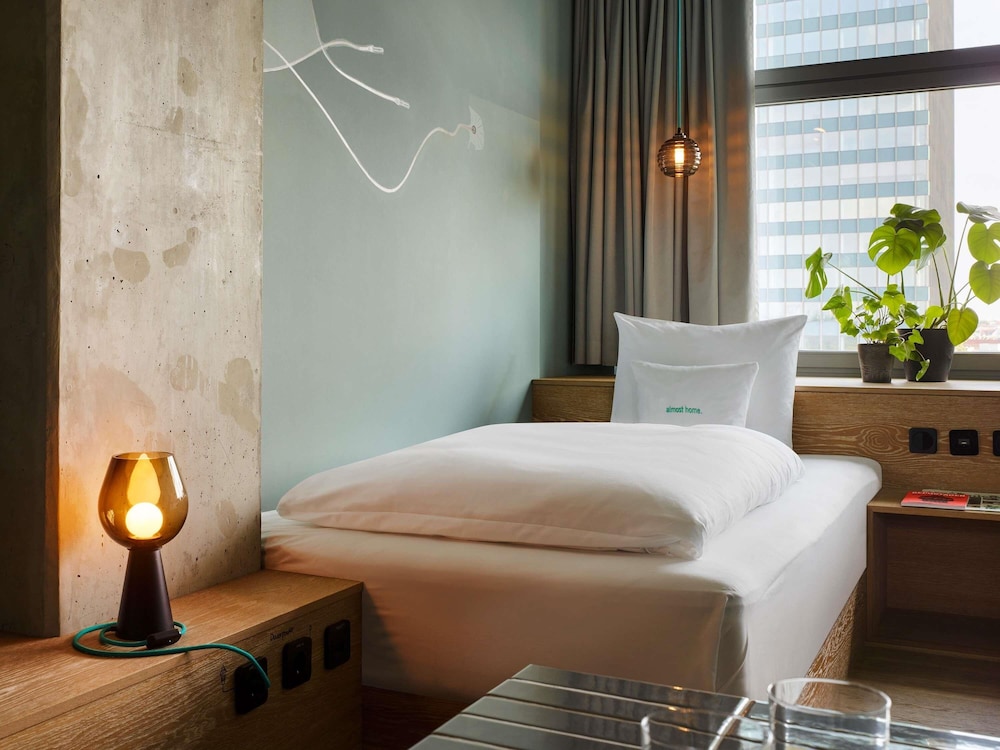 MEDIUM URBAN, TWIN BEDS
