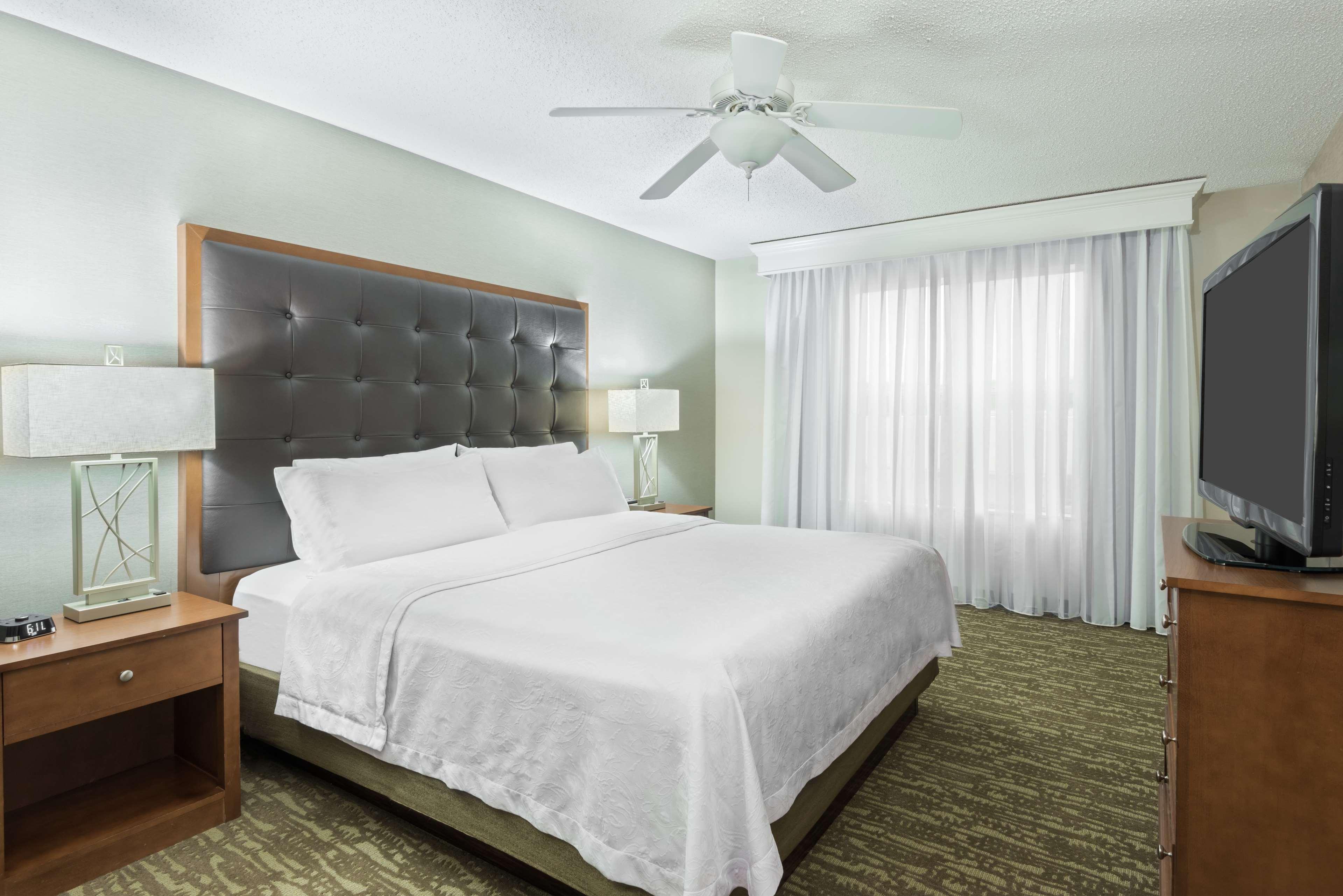 2 Bedrooms, Suite, King Bed, 2 Queen Beds, 2 Bathrooms