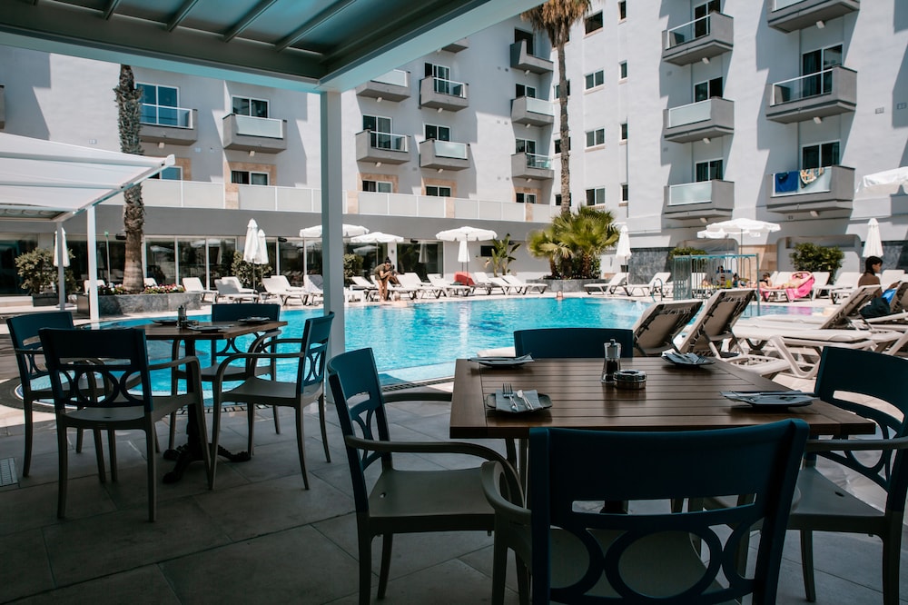 Pebbles Resort 42/50
