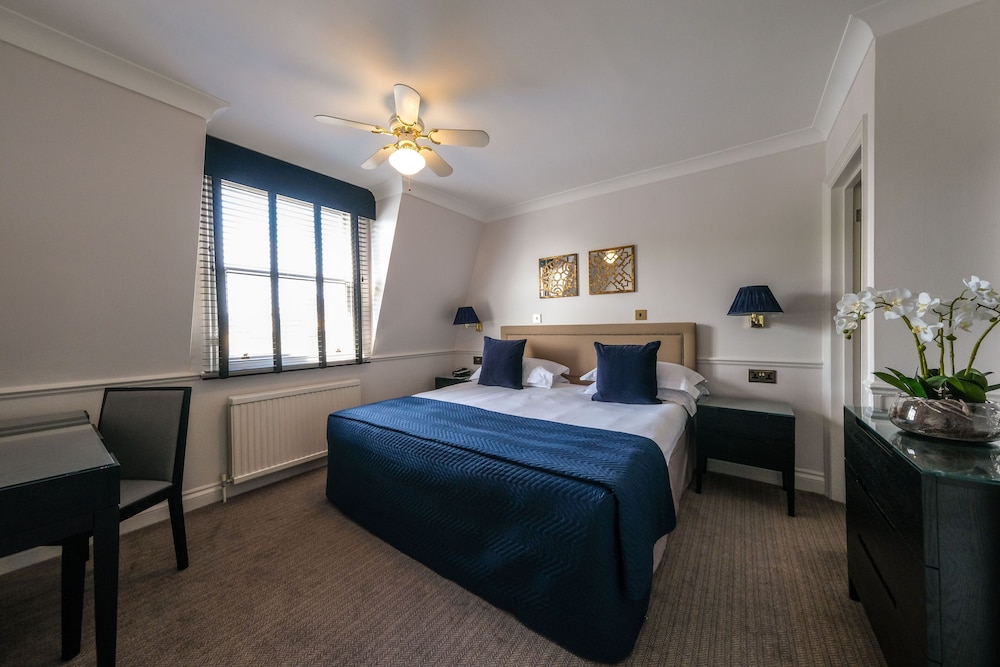 COLLINGHAM SERVICED APARTMENTS 11/56