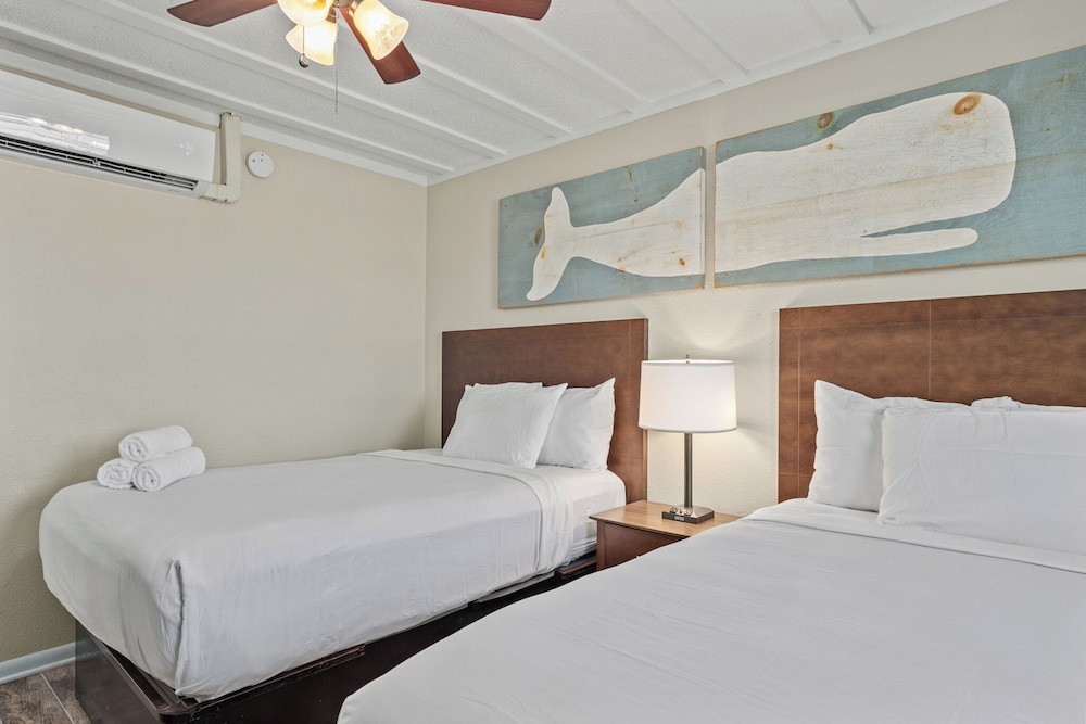 2 Bedrooms, Suite, 4 Double Beds, Pool View, Sofa