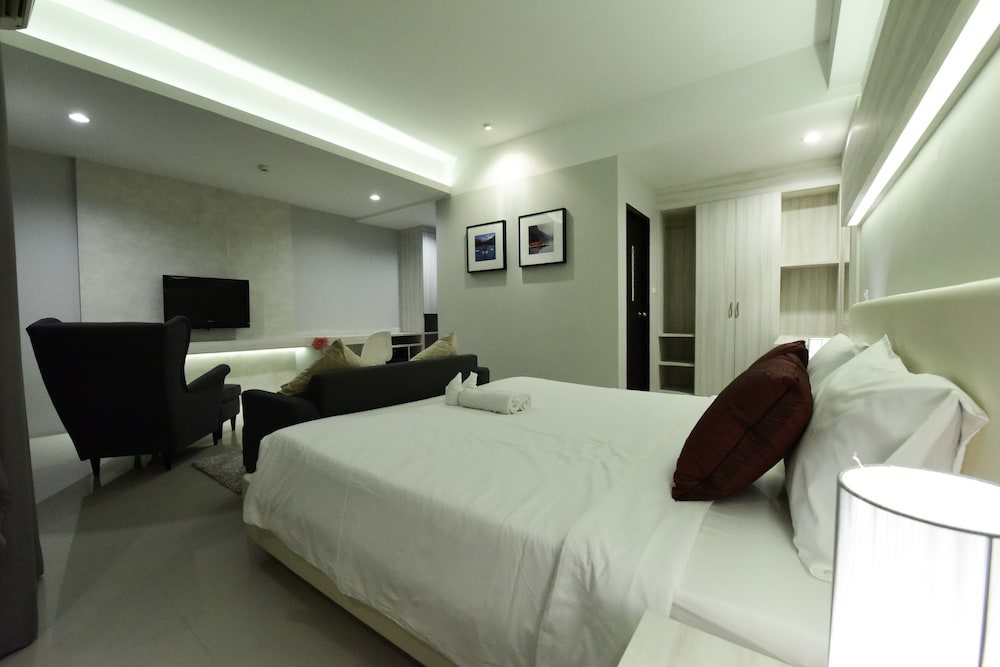 Trendy Hotel 13/44