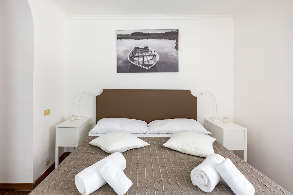 The Sistina Suite 14/46