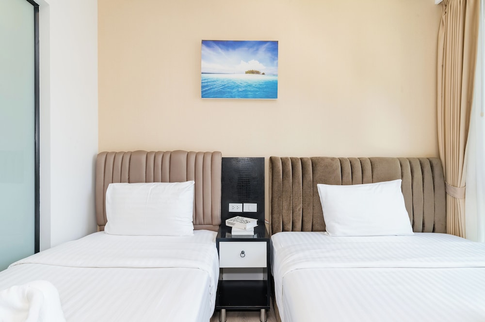 STUDIO, TRIPLE, MULTIPLE BEDS, POOL VIEW