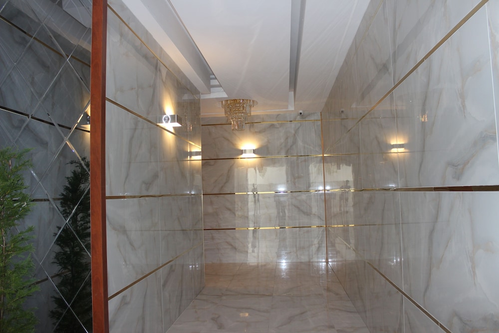 Quars Suite 27/50
