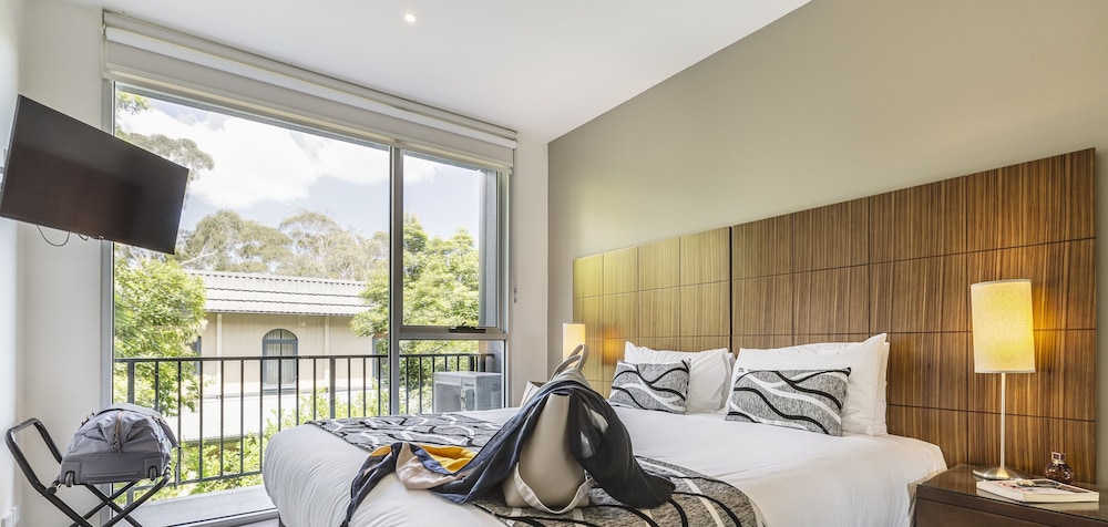 1 BEDROOM, APARTMENT
