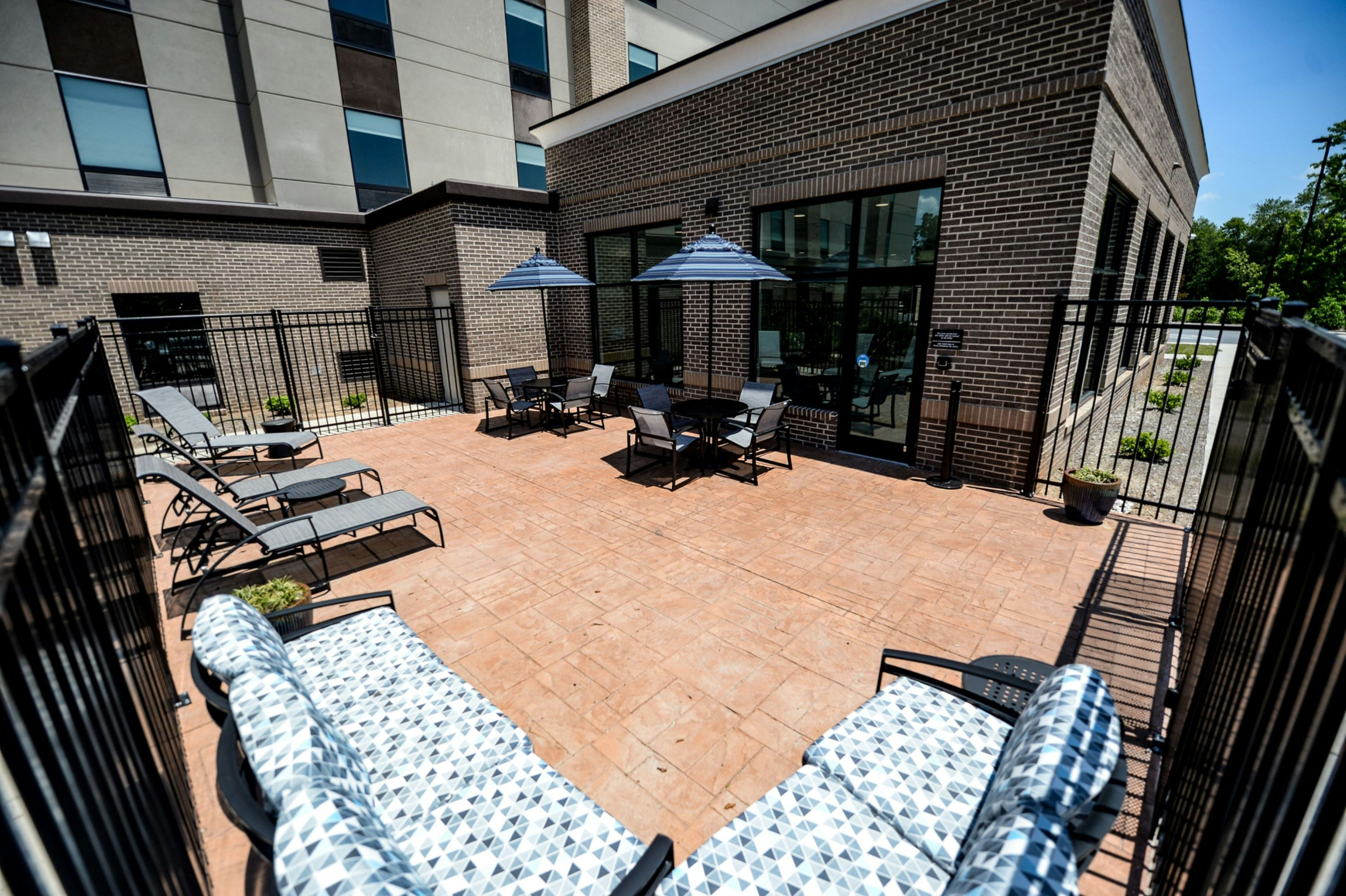 Hampton Inn Suites Lenoir Nc 76/76