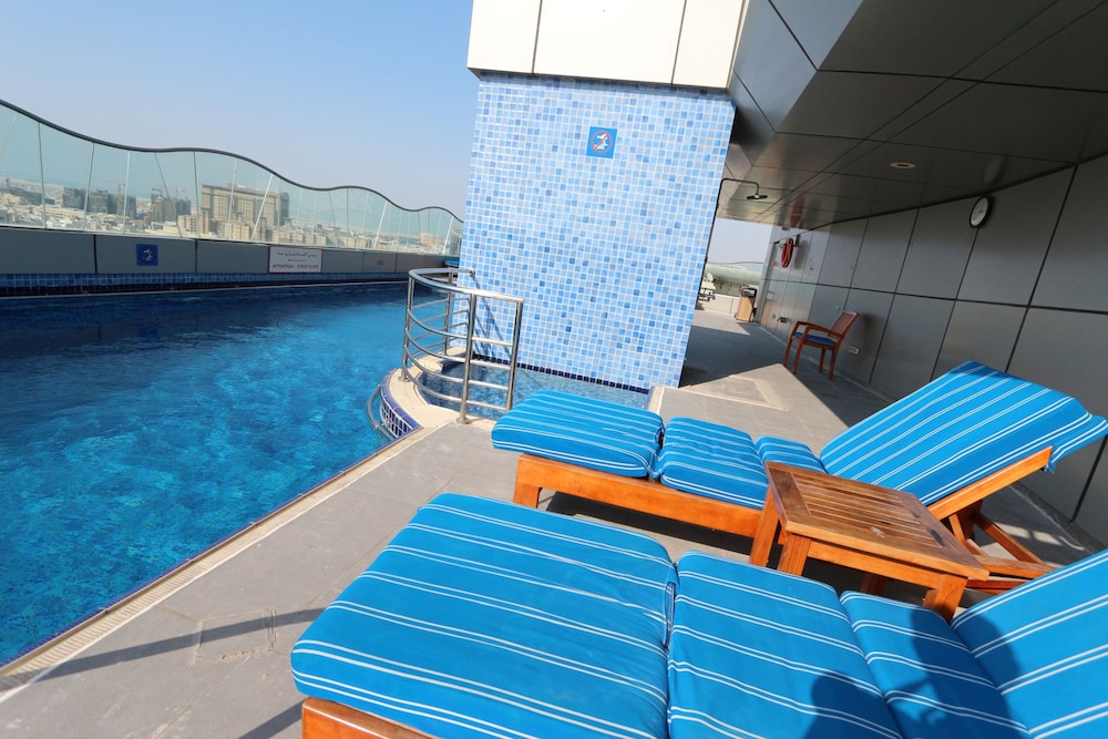 swimming pool spa