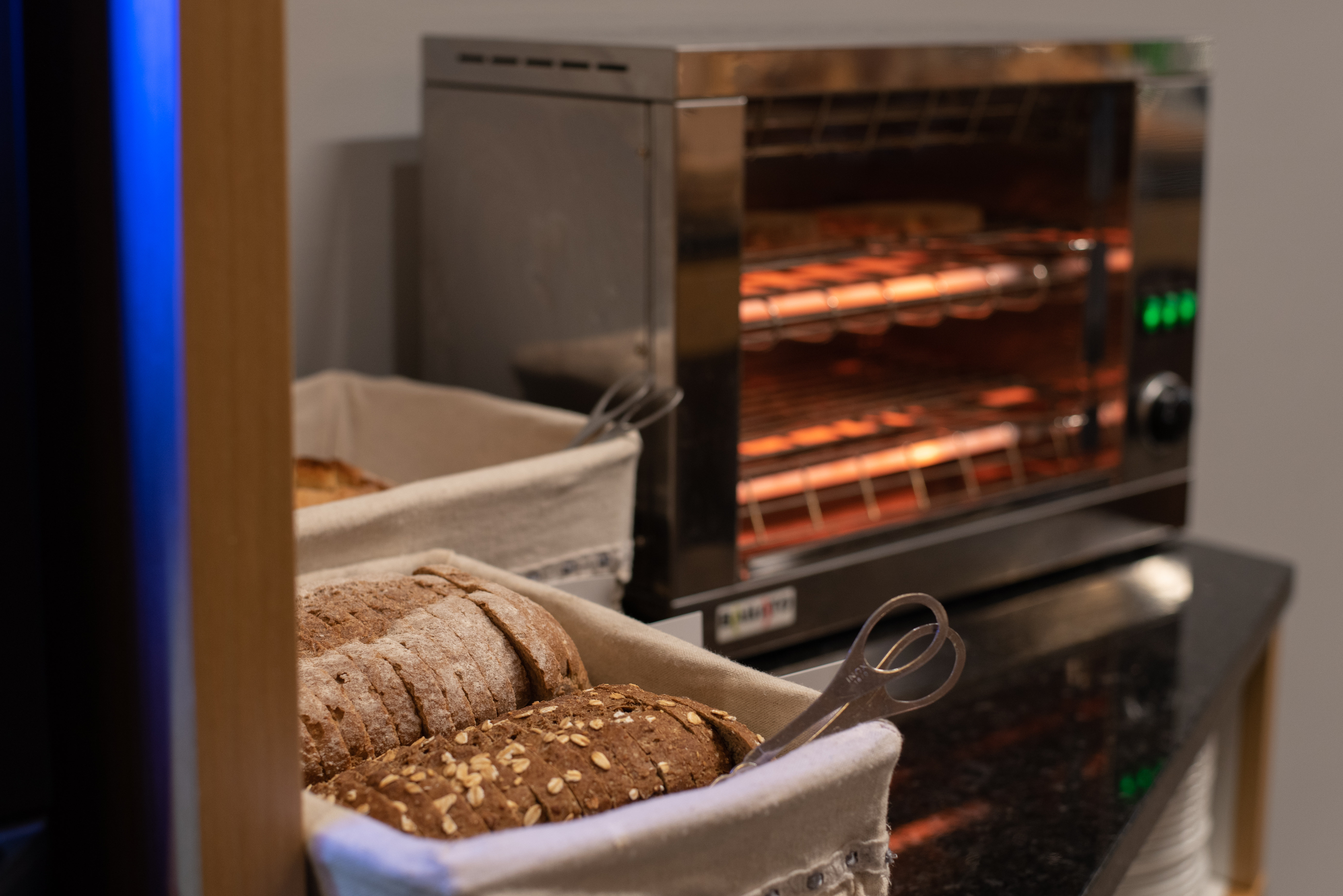 HOLIDAY INN EXPRESS LISBON AIRPORT 29/78