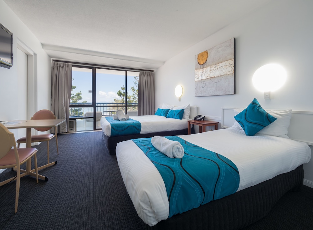 Room, 1 Queen and 1 Single Bed, Ocean View