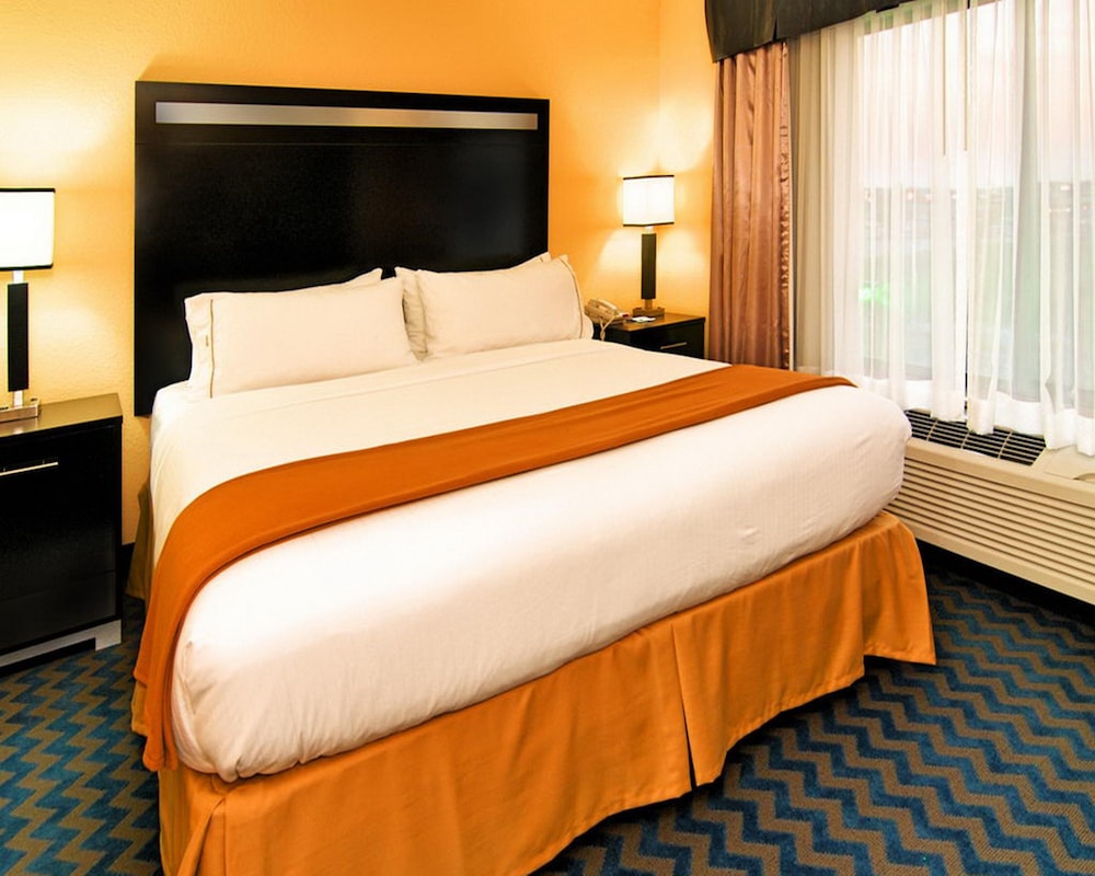 Holiday Inn Express Suites Roanoke Rapids Se 19/72