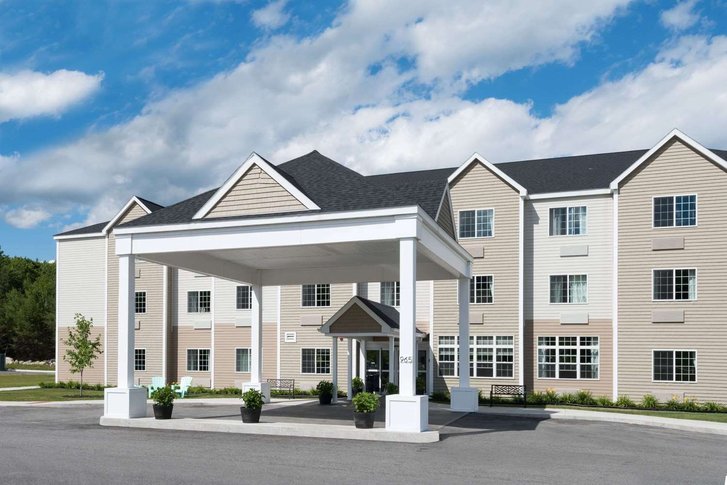 Microtel Inn & Suites By Wyndham Windham image