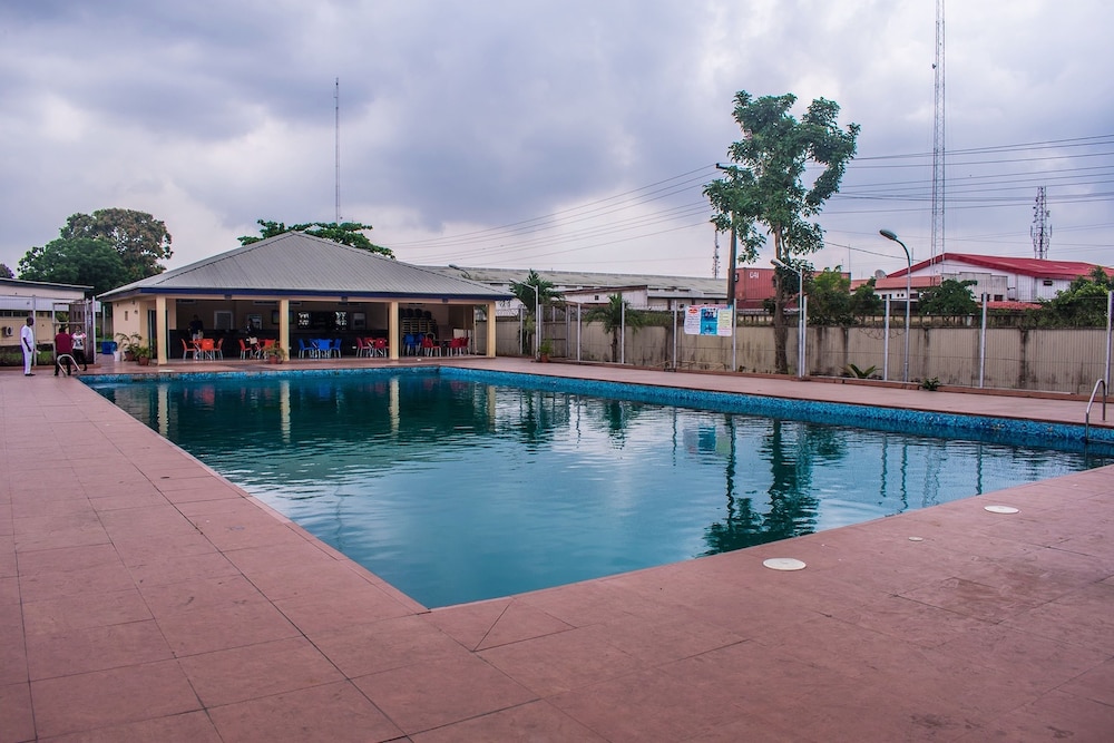 Dbi Guest House 3/50