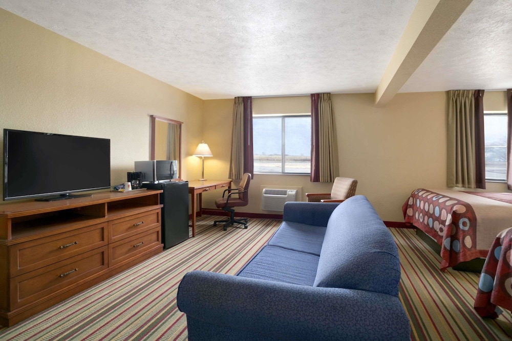 Super 8 by Wyndham Park City/North Wichita Area 8/10