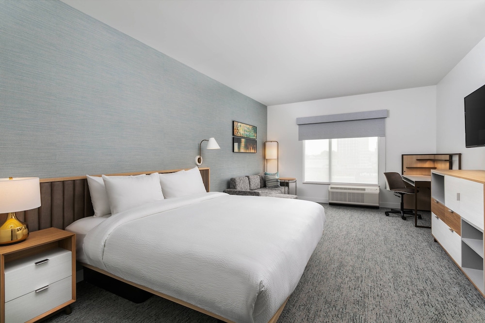 STUDIO, KING BED, SOFA