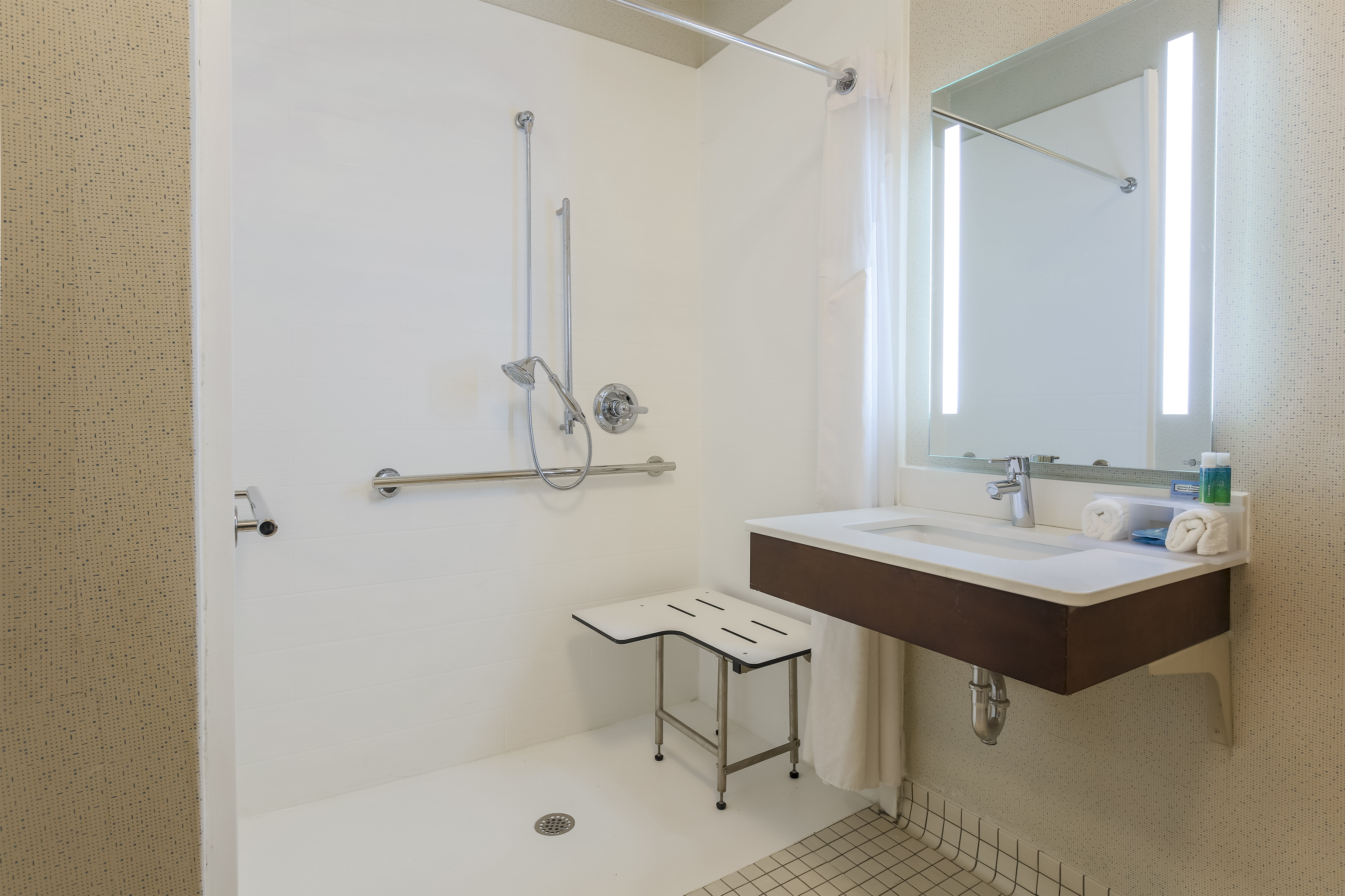 Holiday Inn Express Irondequoit 63/65