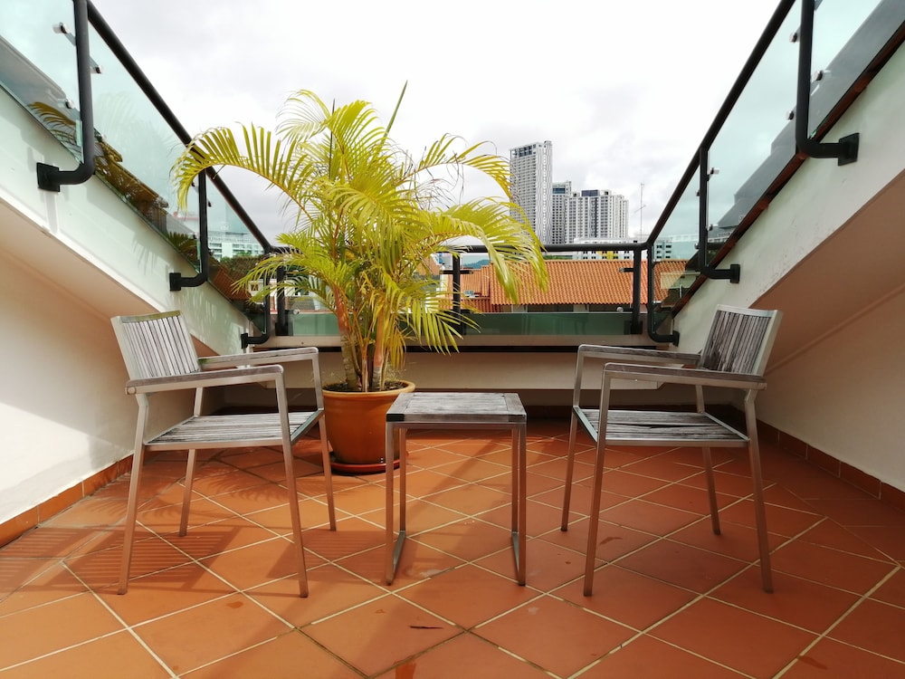 Heeren Straits Hotel 62/75