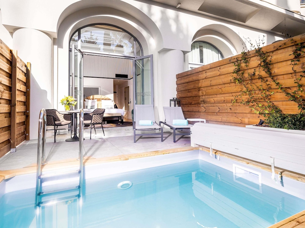 swimming pool spa