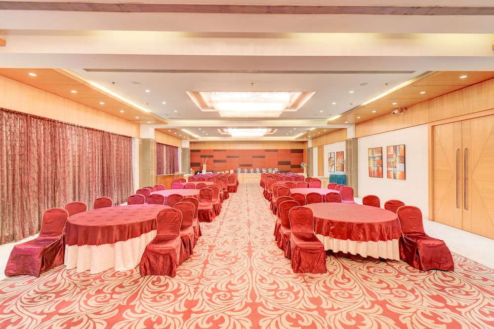 The Ssk Solitaire Hotel & Banquets 46/50